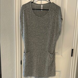 Latched Mama Gray Cap Sleeve Relaxed Tunic